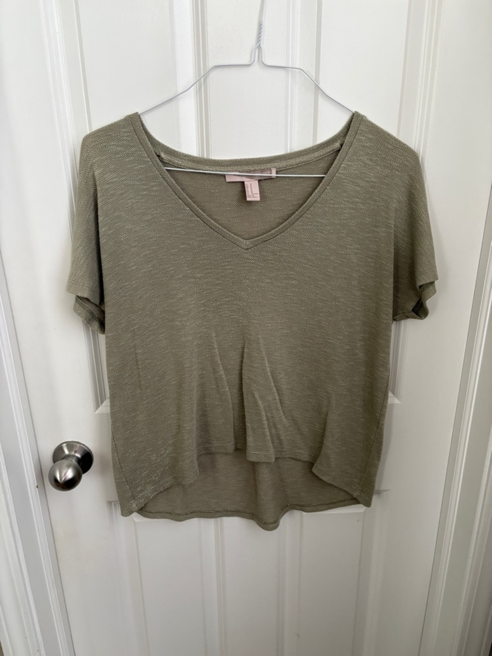 Forever 21 Contemporary Flowy V-Neck Shirt Women’s Medium Bohemian Flowy Top